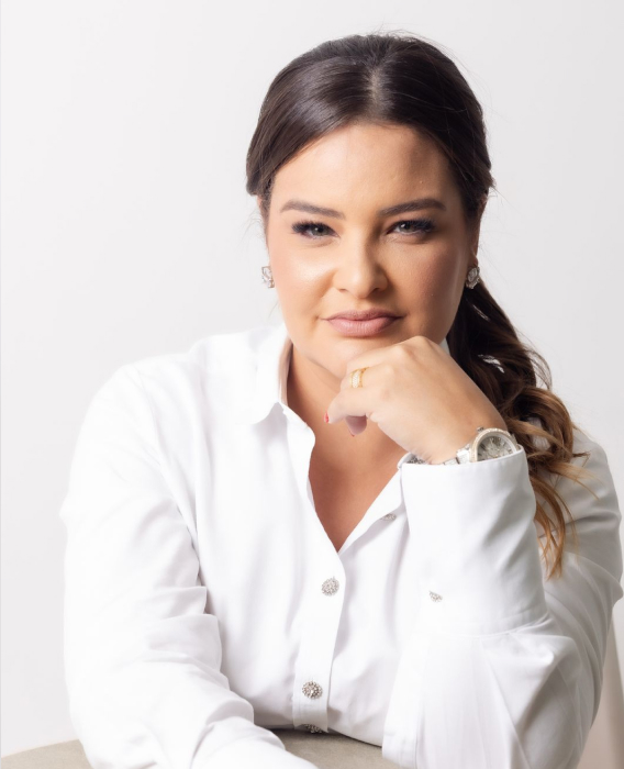 Dra. Aline Couto